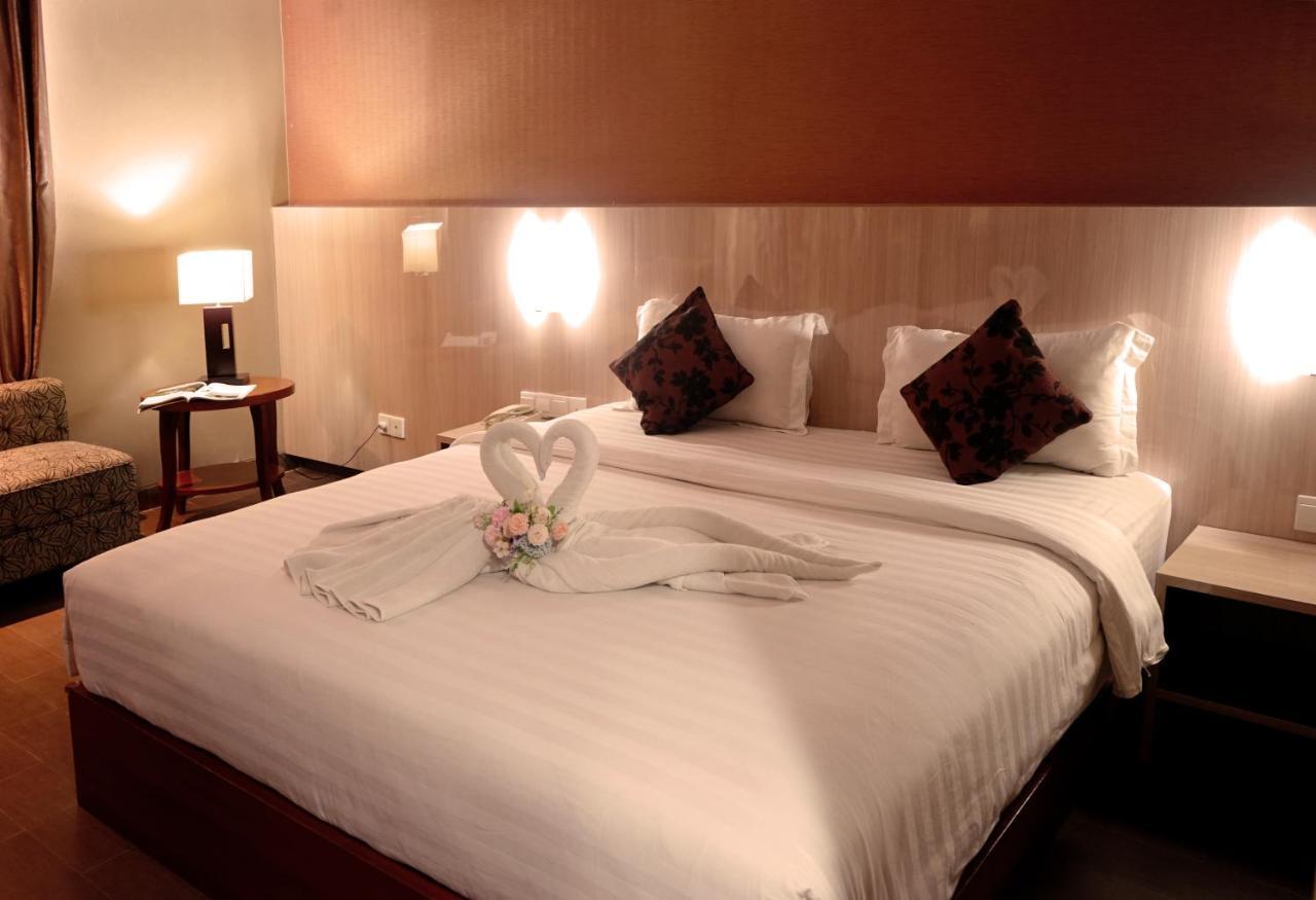 Grand Hatika Hotel Tanjung Pandan Ngoại thất bức ảnh