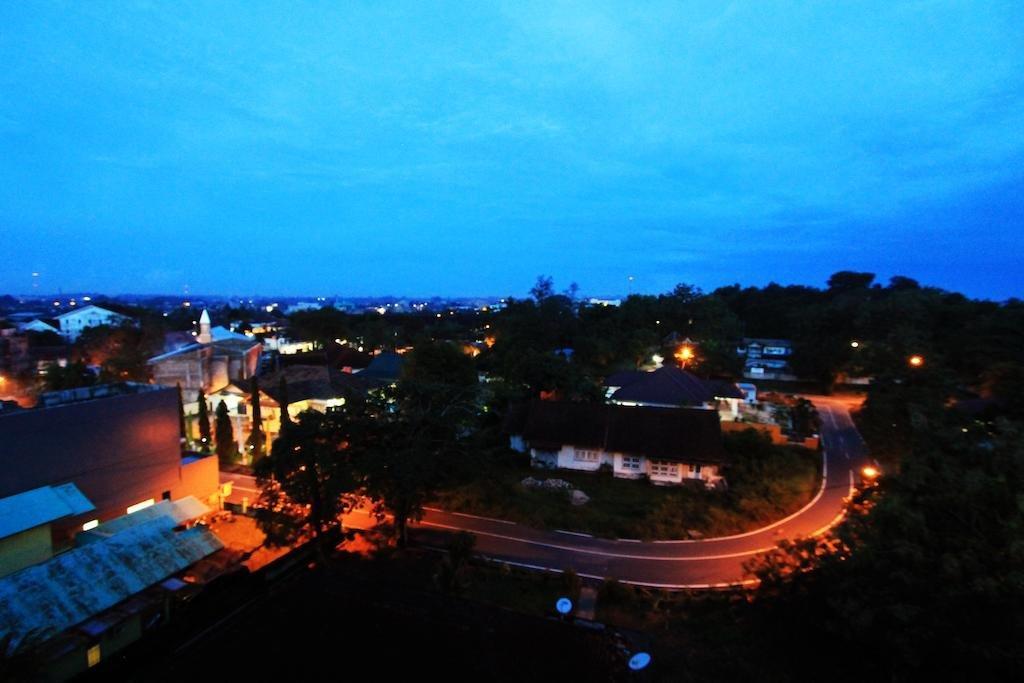 Grand Hatika Hotel Tanjung Pandan Ngoại thất bức ảnh