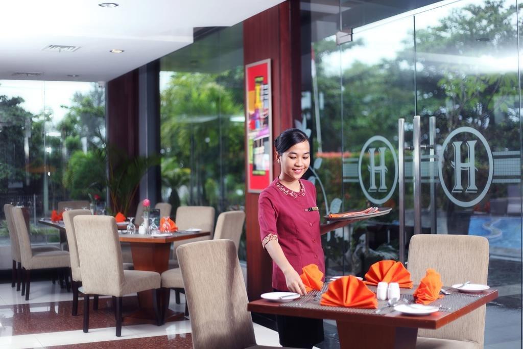 Grand Hatika Hotel Tanjung Pandan Ngoại thất bức ảnh