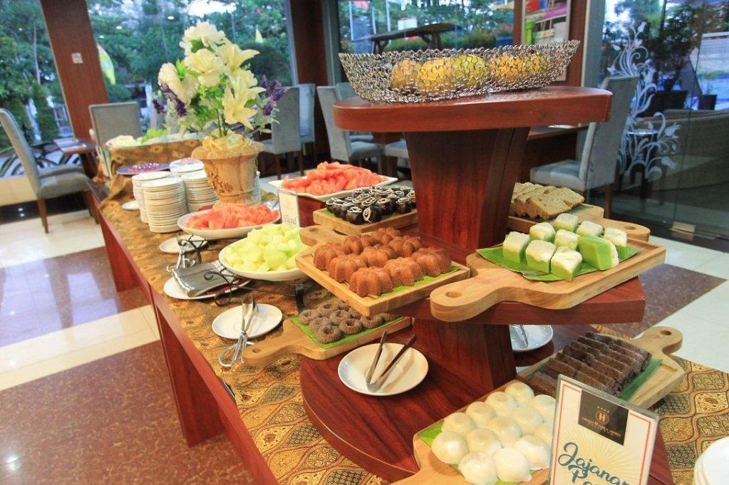 Grand Hatika Hotel Tanjung Pandan Ngoại thất bức ảnh