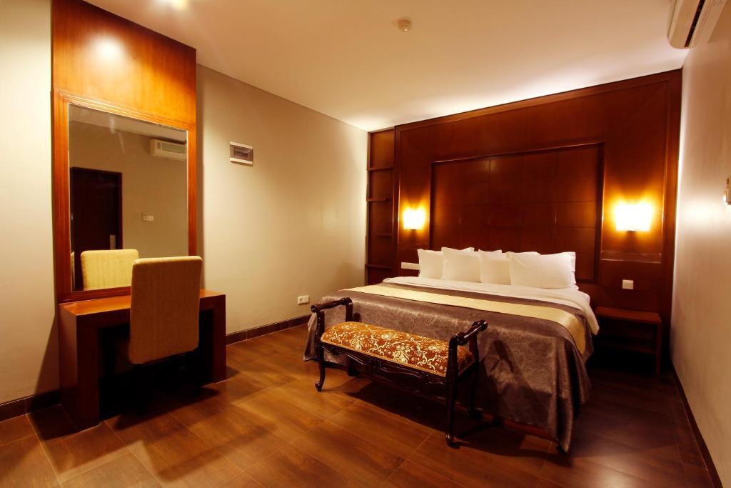 Grand Hatika Hotel Tanjung Pandan Ngoại thất bức ảnh