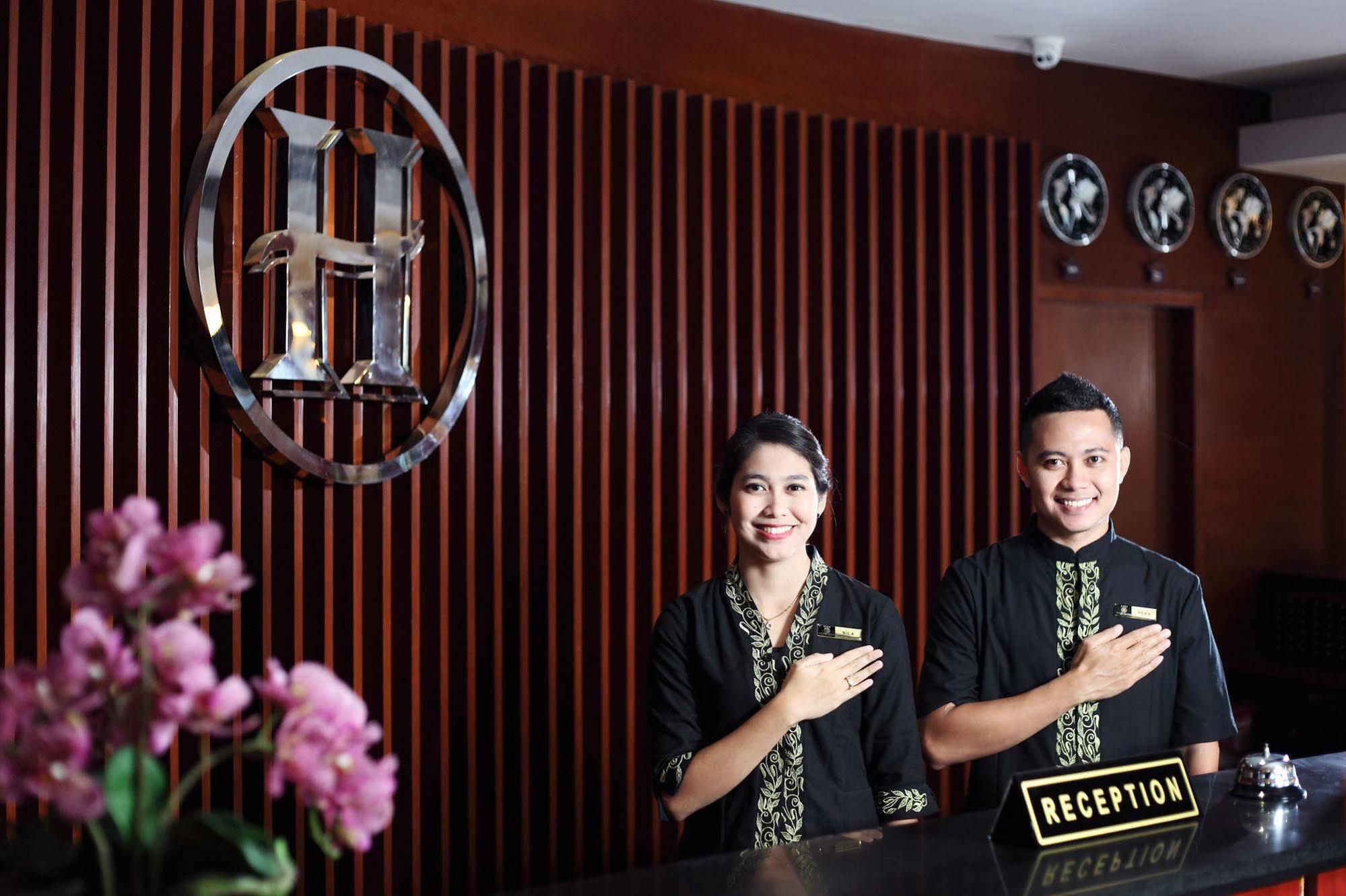 Grand Hatika Hotel Tanjung Pandan Ngoại thất bức ảnh