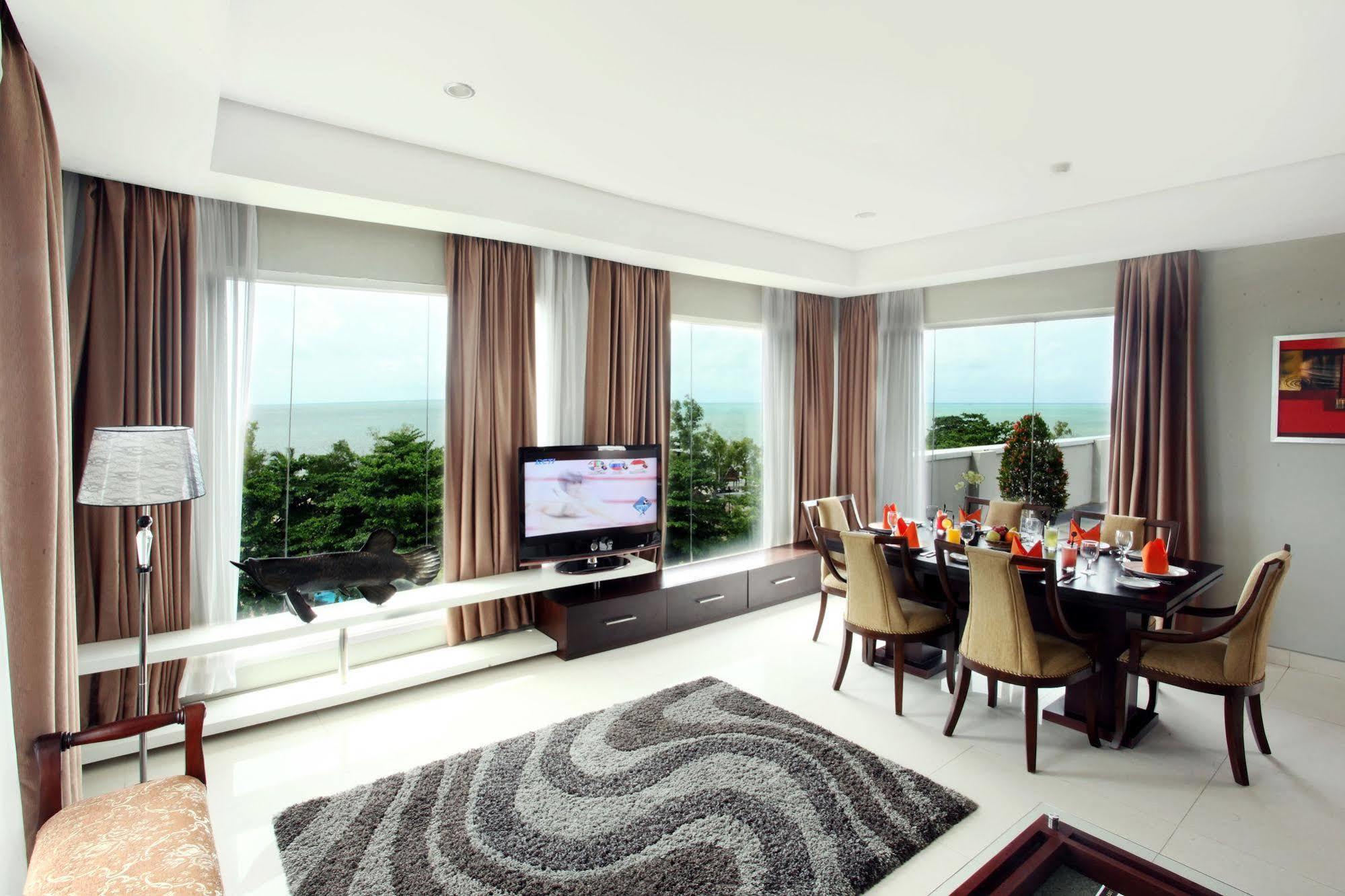 Grand Hatika Hotel Tanjung Pandan Ngoại thất bức ảnh