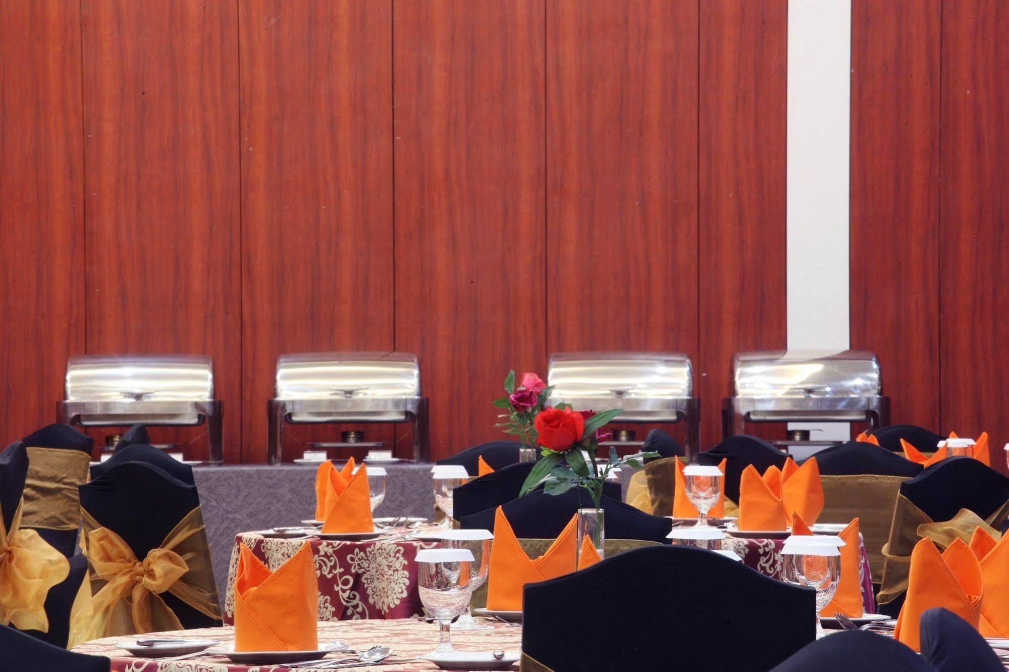 Grand Hatika Hotel Tanjung Pandan Ngoại thất bức ảnh