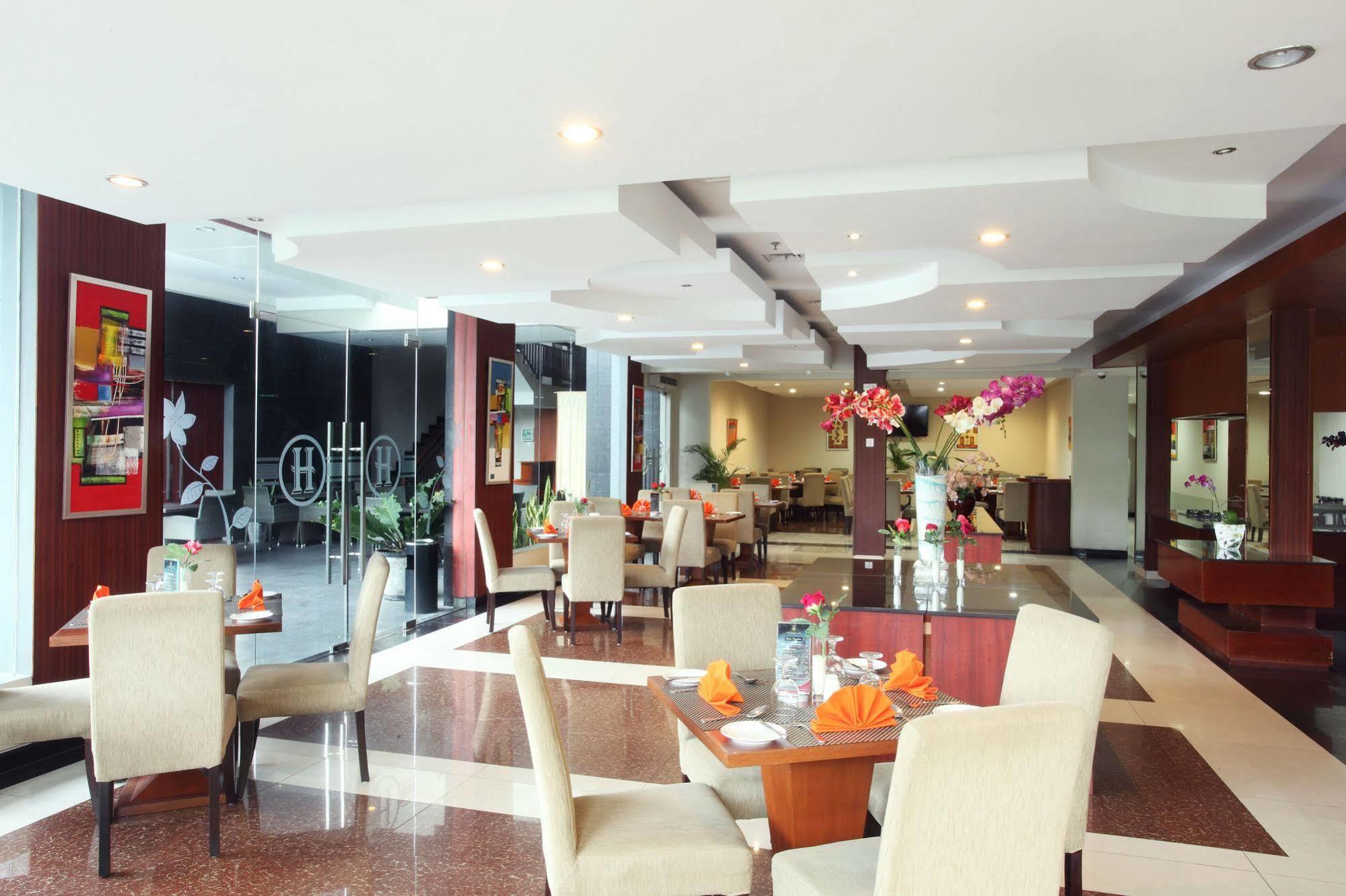 Grand Hatika Hotel Tanjung Pandan Ngoại thất bức ảnh