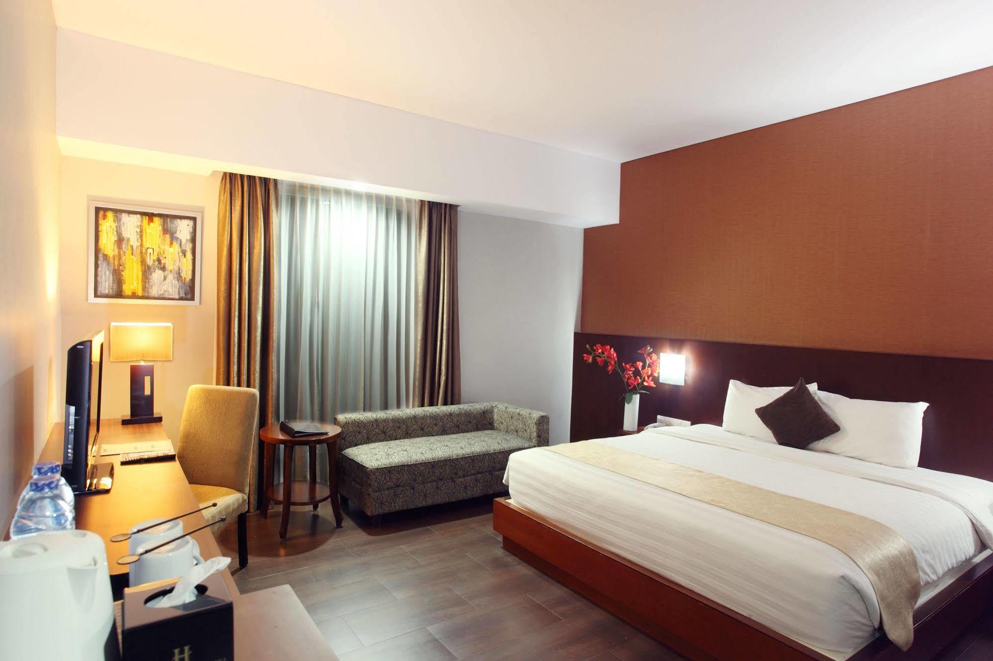 Grand Hatika Hotel Tanjung Pandan Ngoại thất bức ảnh