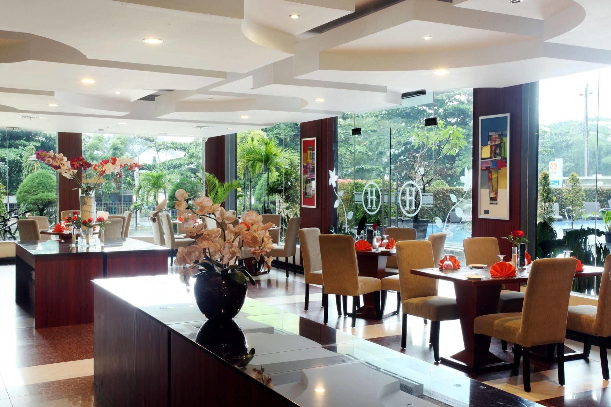 Grand Hatika Hotel Tanjung Pandan Ngoại thất bức ảnh