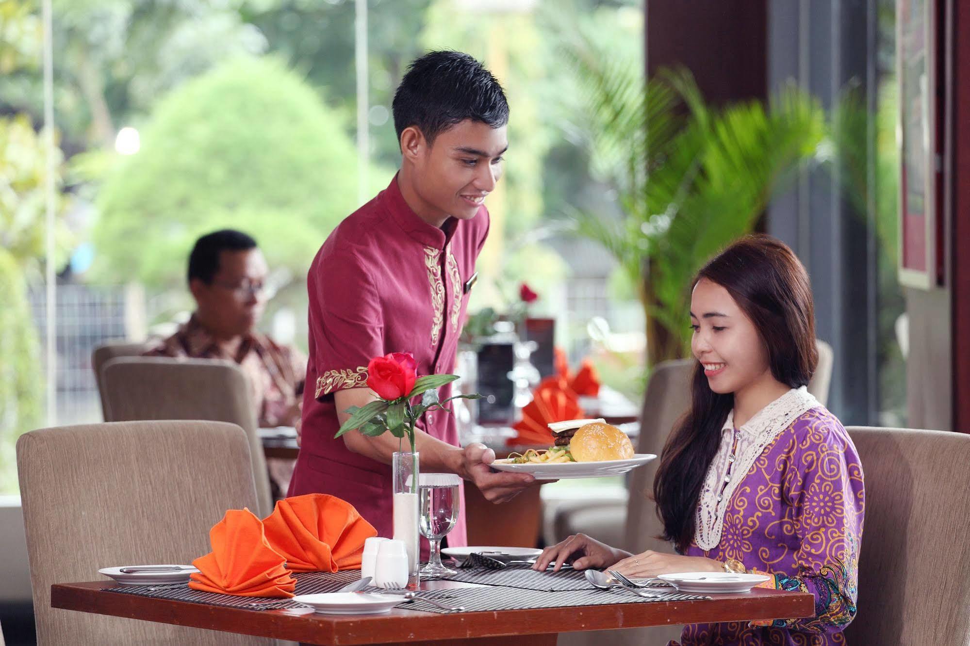 Grand Hatika Hotel Tanjung Pandan Ngoại thất bức ảnh