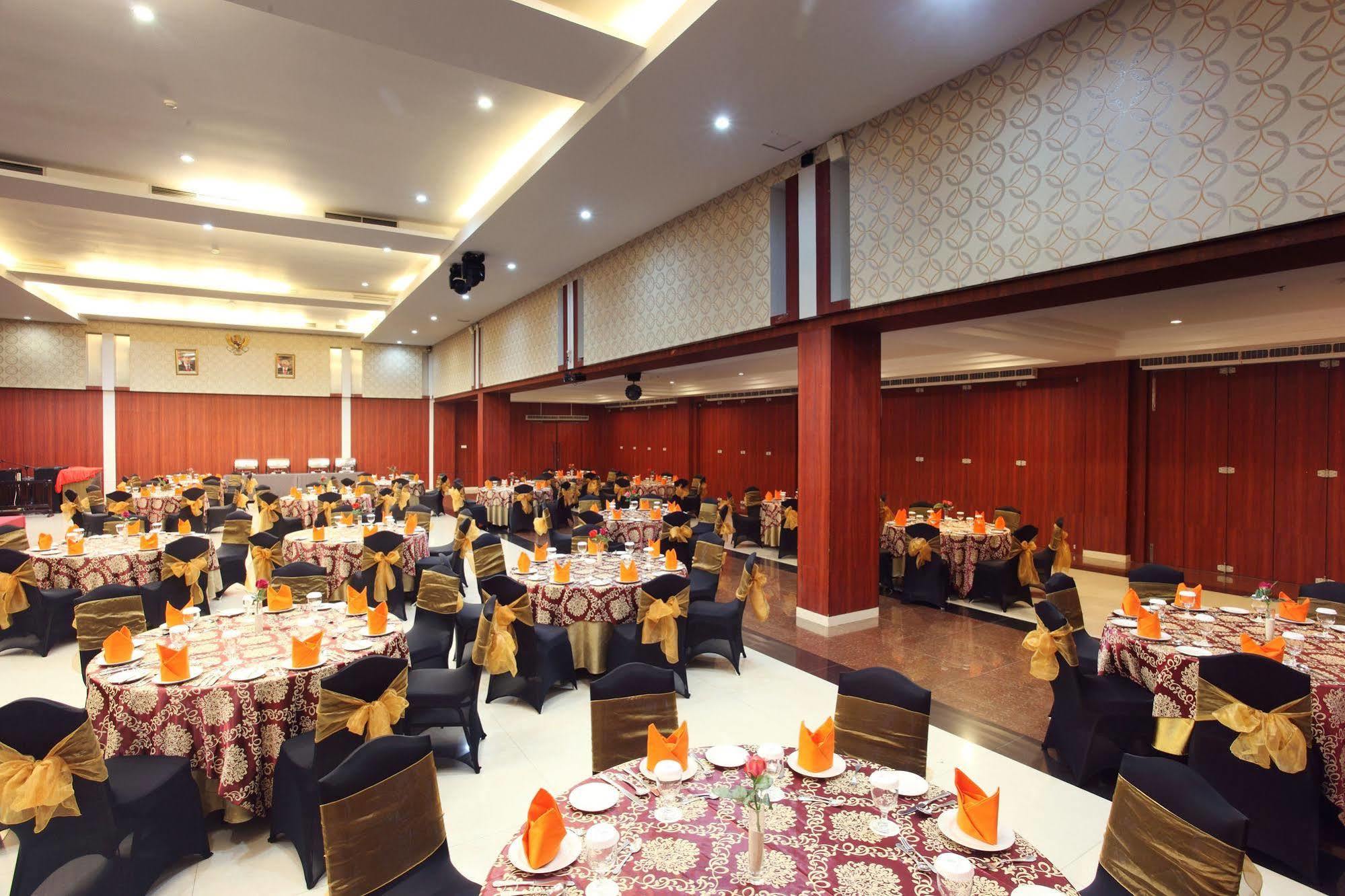 Grand Hatika Hotel Tanjung Pandan Ngoại thất bức ảnh